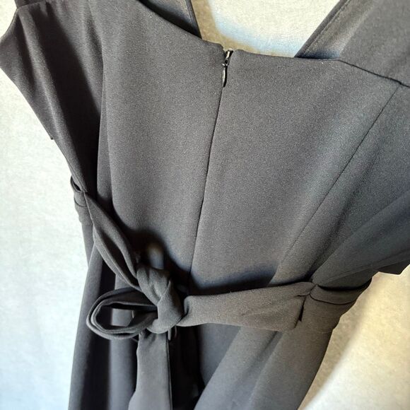 Vera Wang Black Plunge Neckline Sheath Knee Length size 14 Elegant Cocktail - Picture 3 of 6